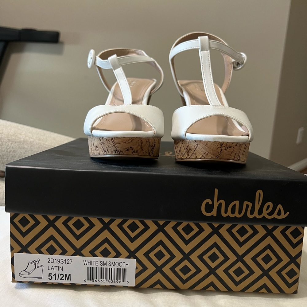 Charles David Womens Latin White Ankle Strap Wedge Size 5 Medium - Picture 2 of 3